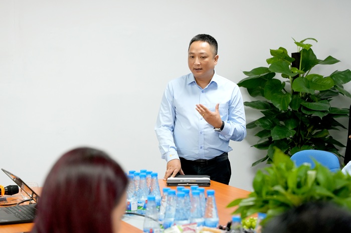 Ong Le Nguyen Long - Giam doc Trung tam Giam dinh Boi thuong mien Bac phat bieu nhan nhiem vu. Anh: BSH