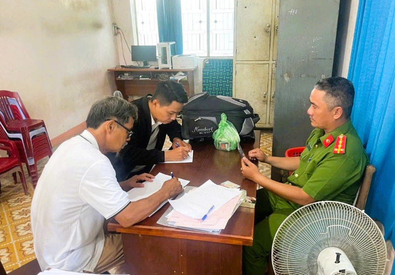 Nam thanh nien o Da Nang nhat duoc ba lo chua 