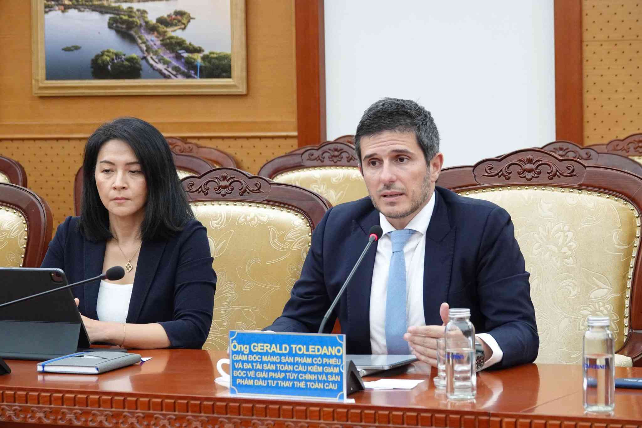 ong Gerald Toledano – Giam doc mang San pham Co phieu va Da tai san Toan cau kiem Giam doc ve Giai phap Tuy chinh va San pham Thay the Toan cau. Anh: MOF