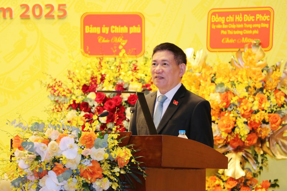 Deputy Prime Minister Ho Duc Phoc suggested that TKV Group resolutely restructure, optimize resources, promote the application of science, technology, and digital transformation to make breakthroughs in development. Photo: TKV Group