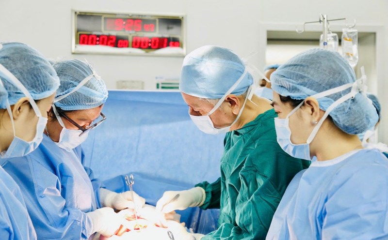 Another baby boy was born healthy thanks to a heart transplant in the fetus. Photo: Provided by the hospital