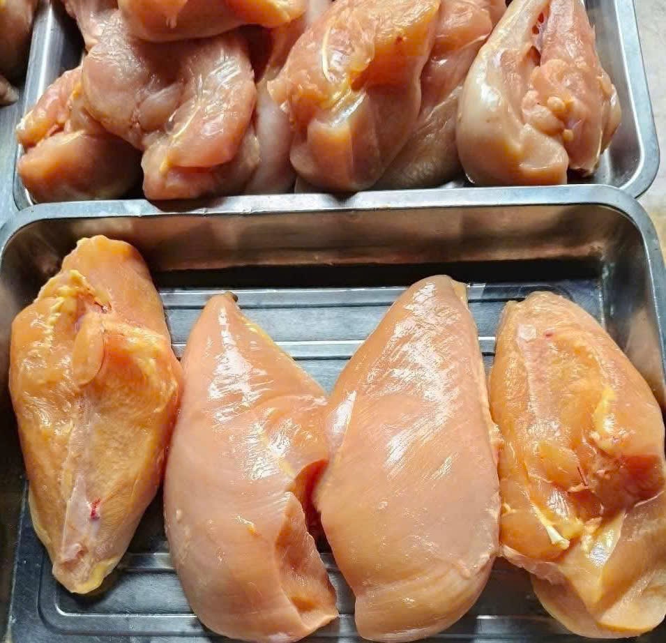 Chicken breast is one of the most popular sources of lean protein, which has the effect of increasing liver function if added to the diet. Photo: Quang Minh.