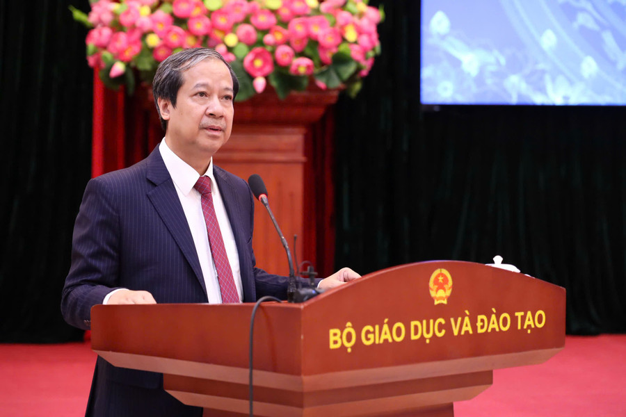 Bo truong Nguyen Kim Son phat bieu tai hoi nghi va khang dinh, Luat Nha giao la cong cu sac ben de phat trien luc luong nha giao. Anh: Xuan Phu   
