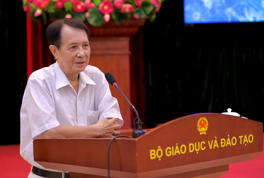TSKH.Pham Do Nhat Tien phat bieu tai hoi nghi. Anh: Xuan Phu 