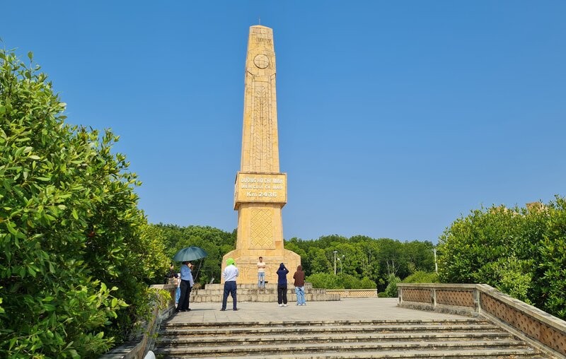 Dat Mui、Ca Mauのホーチミン通りの終点は、Ca Mau - Dat Mui高速道路の終点に近い。写真:Nhat Ho