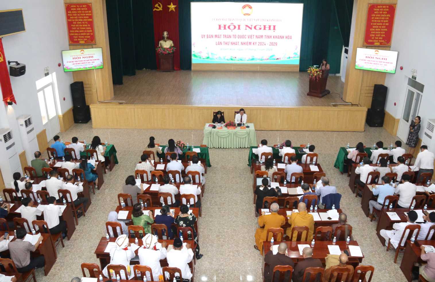 Toan canh hoi nghi UBMTTQ Viet Nam tinh Khanh Hoa lan thu I, nhiem ky 2024-2029. Anh: Phuong Linh