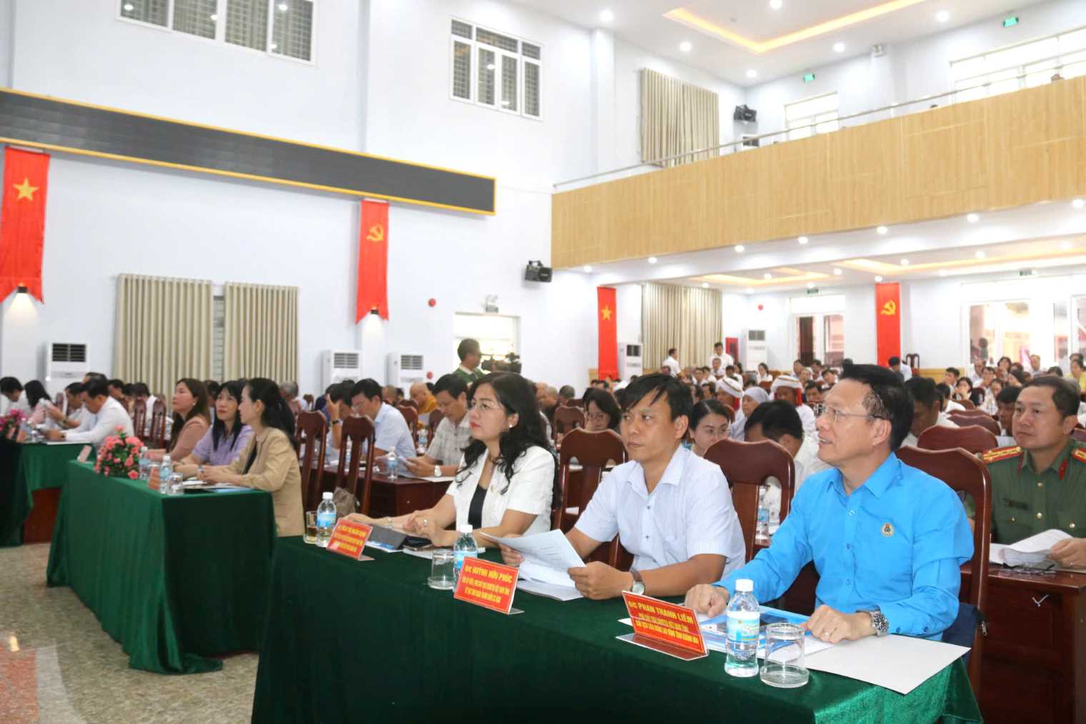 Cac dai bieu Anh: Phuong Linh