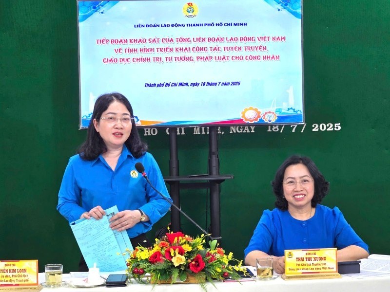 Ba Nguyen Kim Loan (nguoi dung) phat bieu tai buoi khao sat. Anh: Nam Duong