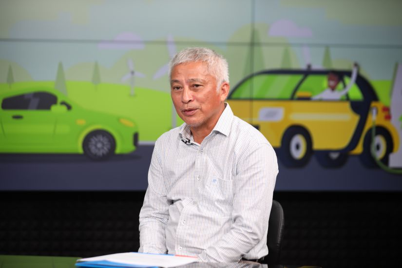 TS. Hoang Duong Tung - Chu tich mang luoi Khong khi sach Viet Nam chia se voi Bao Lao Dong ve tinh trang o nhiem khong khi o Ha Noi. Anh: Phan Anh
