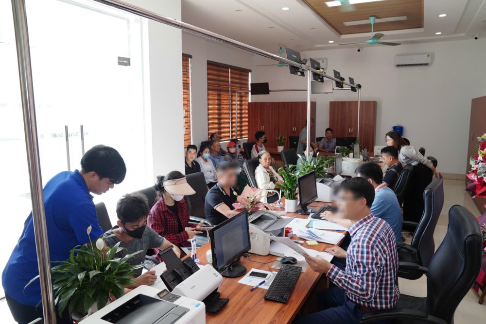 내무부는 보고서를 검토하고 현황을 평가하고 사회 수준에 합리적인 인력 보충을 위한 보고서 조정 계획을 마련할 것입니다. 사진: Haiphong.gov.vn