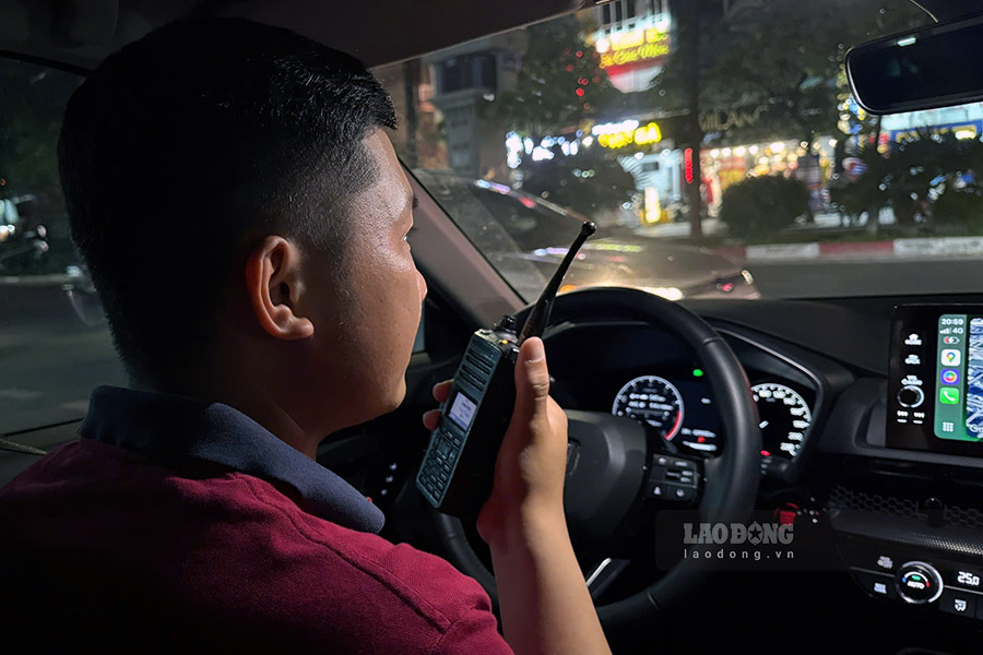Ghi nhan tren truc duong Tran Thai Tong (phuong Cau Giay), mot to canh sat hoa trang mat phuc gan cac quan bia, ruou. Cac truong hop da uong ruou bia van dieu khien phuong tien duoc phat hien ngay khi roi quan. Thong tin sau do duoc truyen ve cho cac to cong khai de kip thoi dung xe, kiem tra, xu ly.