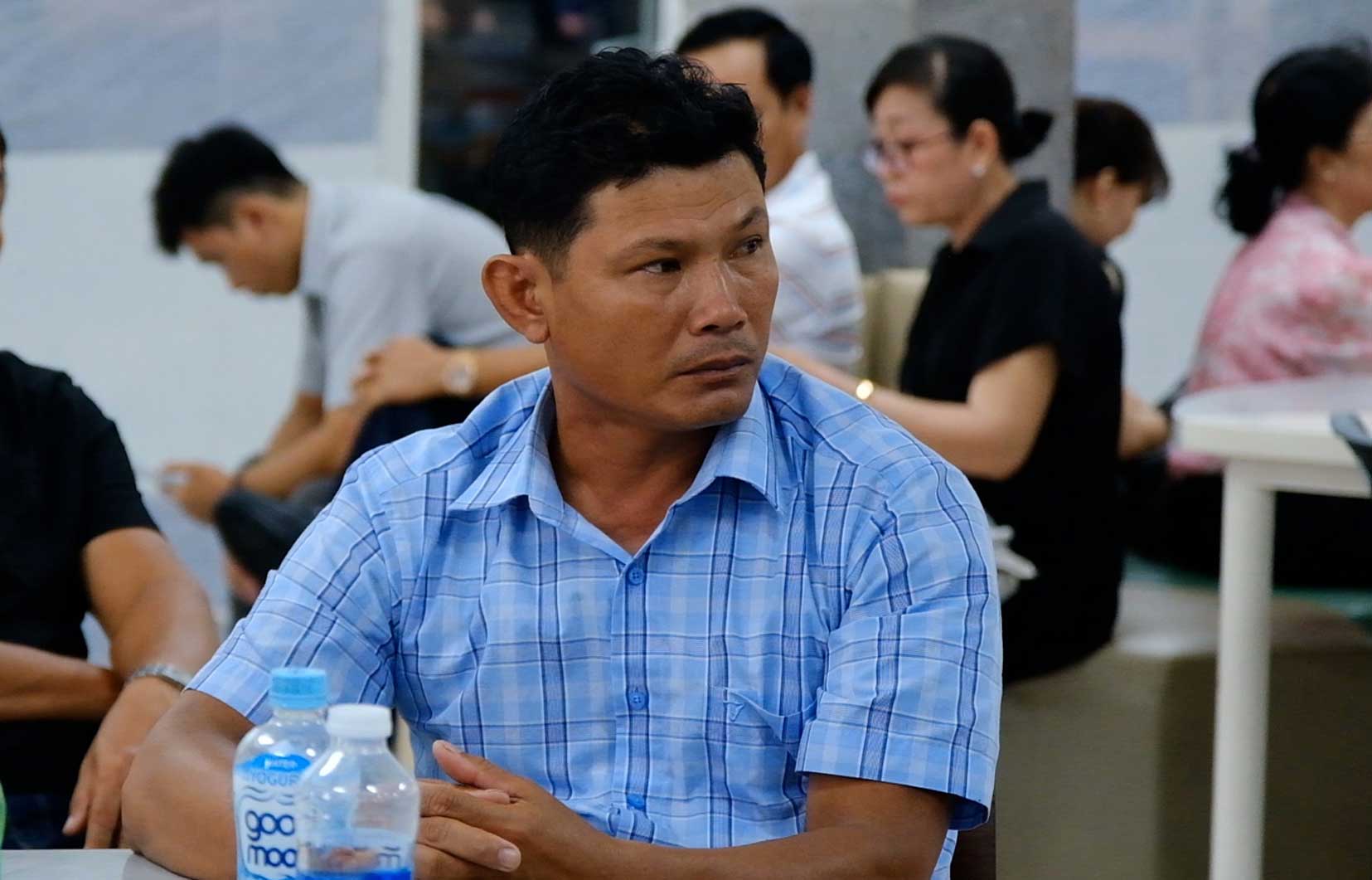 Ong Thanh sot ruot cho con thi V-SAT dot 6. Anh: My Ly