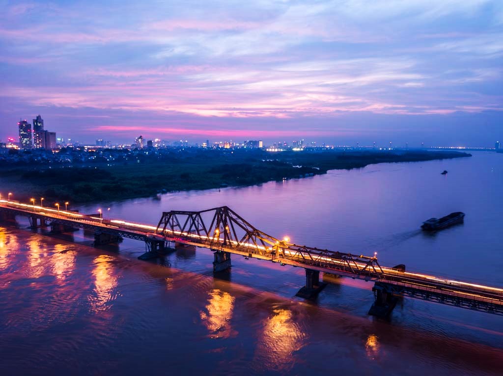 Image of the Red River section across Long Bien Bridge. Photo: Minh Quan