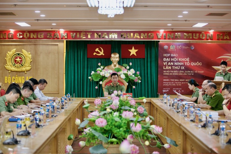 第9回祖国安全保障のための健康大会と第5回人民公安軍事競技大会に関する記者会見の様子。写真:Quynh Vinh