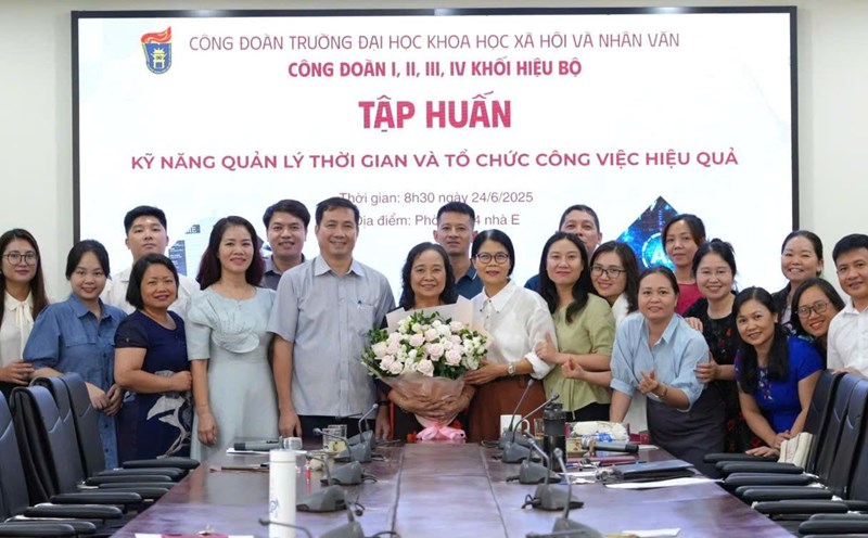 Units under the Vietnam Education Trade Union organize many activities to build a cultural environment and improve grassroots cultural life. Photo: Quynh Chi