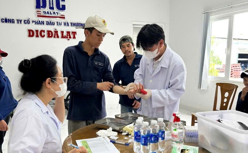 The Trade Union of DIC Da Lat Investment and Trading Joint Stock Company coordinated to organize periodic health check-ups and occupational health check-ups for employees. Photo: Duc Lam
