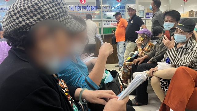 Many patients have not yet received long-term prescription drugs. Photo: Nguyen Ly