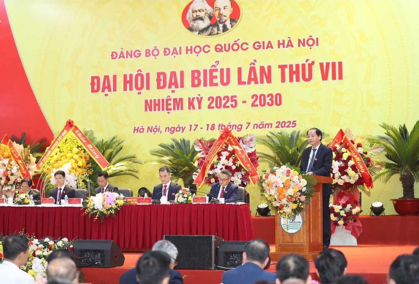 Dong chi Nguyen Doan Toan - Uy vien Ban Thuong vu, Truong Ban Tuyen giao va Dan van Thanh uy Ha Noi, Truong Doan Cong tac so 6 - phat bieu tai Dai hoi. Anh: DHQGHN