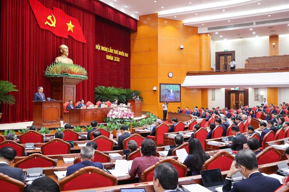 또 람 총비서는 제12차 중앙위원회 회의에서 제14기 중앙위원회 집행위원회의 업무 방향과 인사를 명확히 할 것을 요구했습니다. 사진: 낫 박