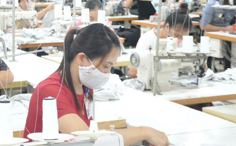 Which salary incomes will be subject to tax, and which ones are exempt according to regulations? Photo: Que Chi
