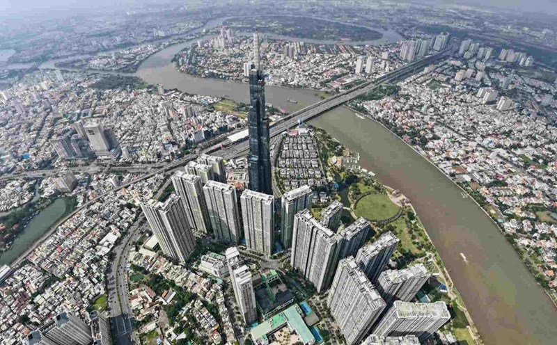 The riverside route opens a new direction from Saigon Bridge to the center of Ho Chi Minh City. Photo: Anh Tu