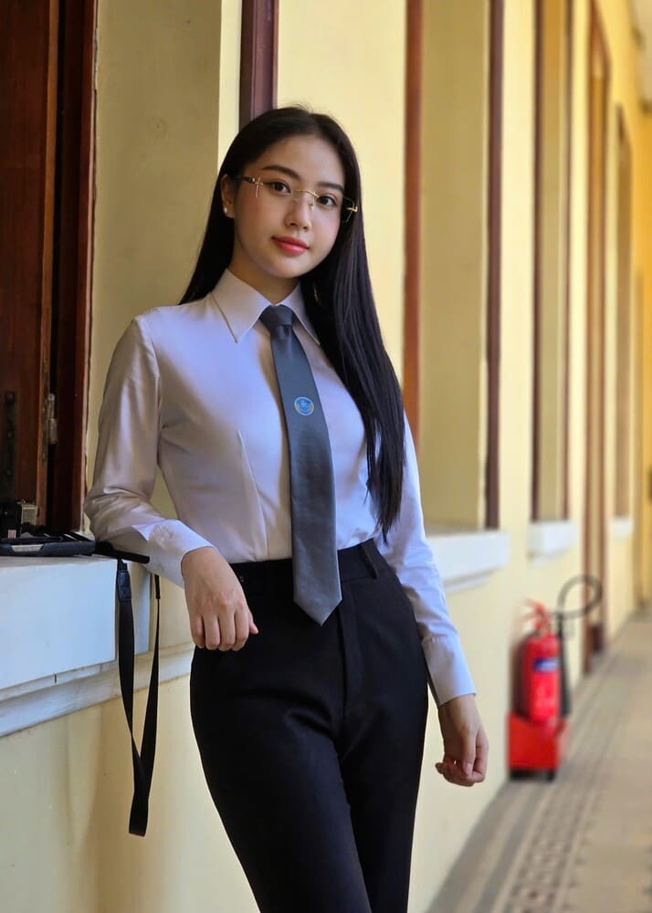 MC Anh Vo duoc biet den la mot bien tap vien va nu luat su tai nang. Anh: Nhan vat cung cap