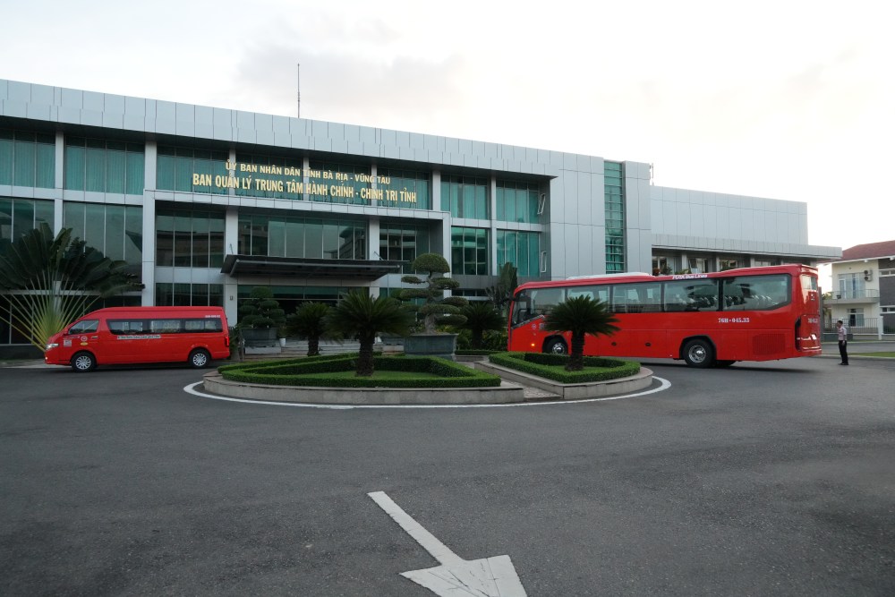 Hinh anh xe dua ruoc can bo cong chuc tu Ba Ria - Vung Tau cu len TPHCM lam viec. Anh: Tri Do