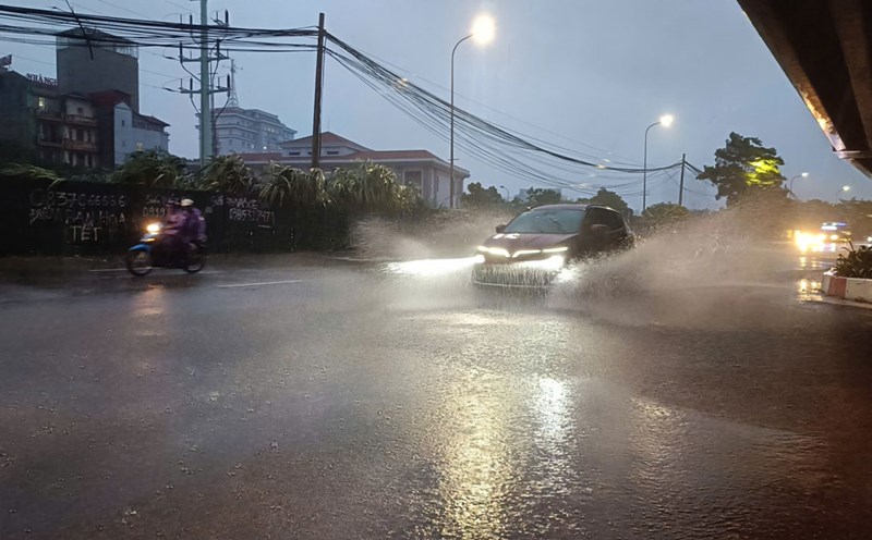 Hanoi will have widespread heavy rain due to the impact of storm No. 3 (Yagi), September 2024. Photo: Hai Danh