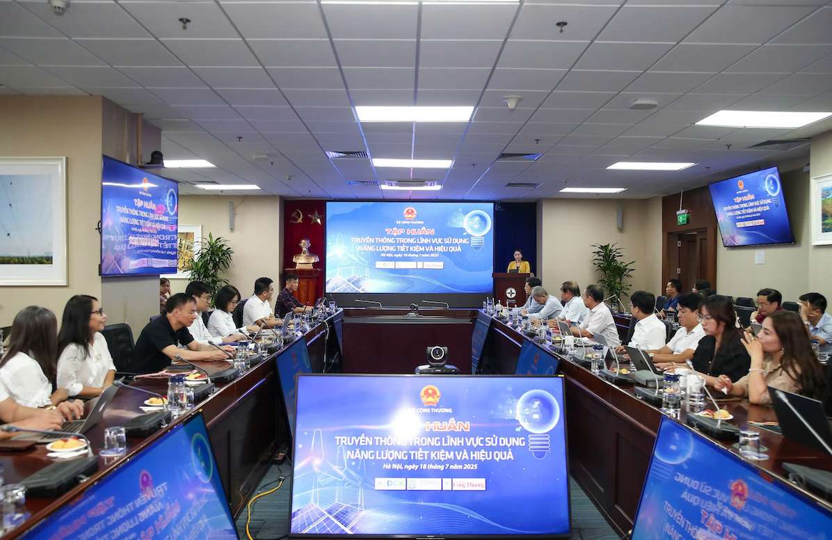 Toan canh Hoi nghi tap huan truyen thong trong linh vuc su dung nang luong tiet kiem va hieu qua. Anh: BCT