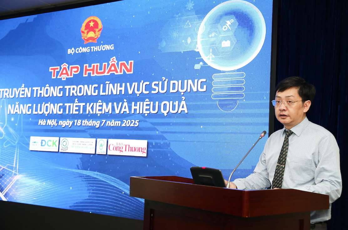 Mr. Dang Hai Dung - Deputy Director of the Department of Innovation, Green Transformation and Public Upgrade emphasized - saving energy and saving electricity to help protect the environment and enhance national energy security. Photo: BCT