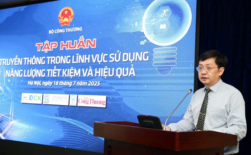 Mr. Dang Hai Dung - Deputy Director of the Department of Innovation, Green Transformation and Public Upgrade emphasized - saving energy and saving electricity to help protect the environment and enhance national energy security. Photo: BCT