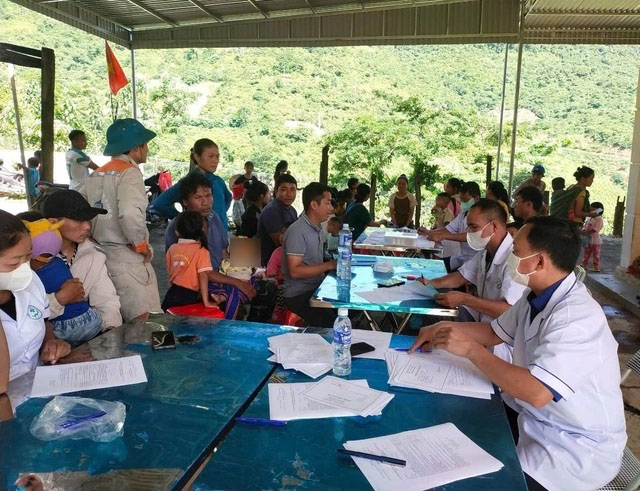 Ky Son医療センター(Nghe An)は、子供たちに日本脳炎予防ワクチンの接種を実施しています。写真:Khanh Thao