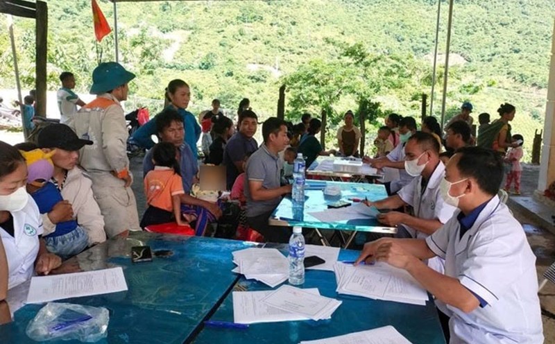 Ky Son Medical Center (Nghe An) conducts Japanese encephalitis vaccination for children. Photo: Khanh Thao