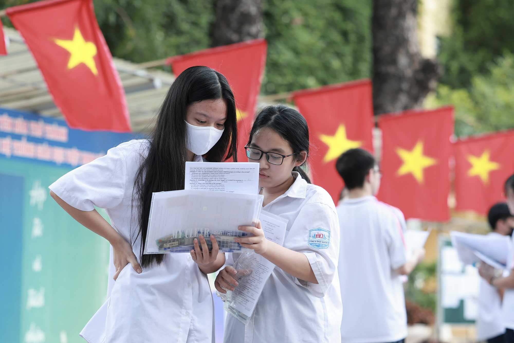 On the afternoon of July 18, the Hanoi Department of Education and Training will announce the additional admission scores (phase 2) for grade 10. Photo: Hai Nguyen