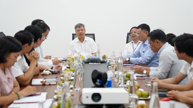 Pho Chu tich UBND TP.Da Nang Ho Quang Buu lam viec voi cong dong khoi nghiep doi moi sang tao ngay 17.7. Anh: Thanh Hai