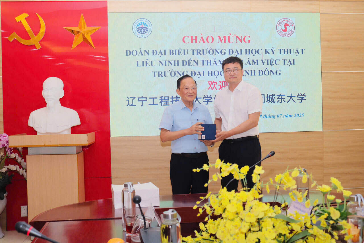 Thanh Dong University connects with Lieu Ninh University. Photo: Mai Huong