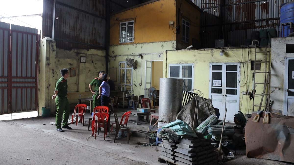 El area de trabajo de Nguyen Van Soan fue procesada por evasion fiscal. Foto: Policia de la provincia de Hung Yen