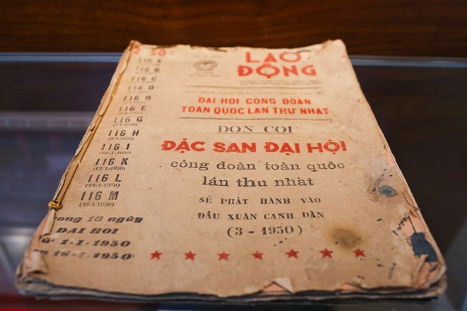 ラオドン新聞は、1950年1月1日、15日から開催される第1回ベトナム労働組合会議の際に特別新聞を発表しました。写真：