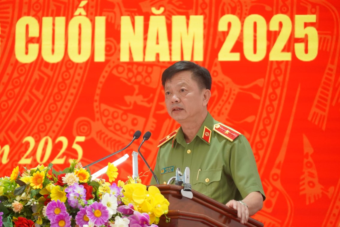 Thieu tuong Huynh Viet Hoa - Giam doc Cong an TP Can Tho phat bieu tai hoi nghi. Anh: Ta Quang