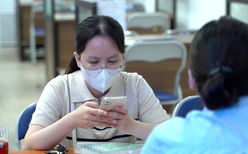 Tourism and travel services; health care and health care; manufacturing and processing industry; and trade and services are the industries that recruit the most workers in July 2025 in Hanoi. Photo: Quynh Chi