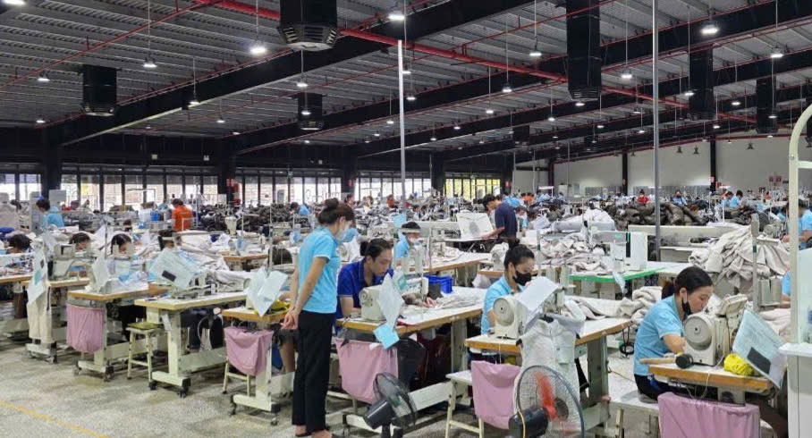 Unicoglobal 유한회사(라오까이성 Au Lauuda 산업 단지)의 활기찬 근무 분위기. 사진: Bao Nguyen