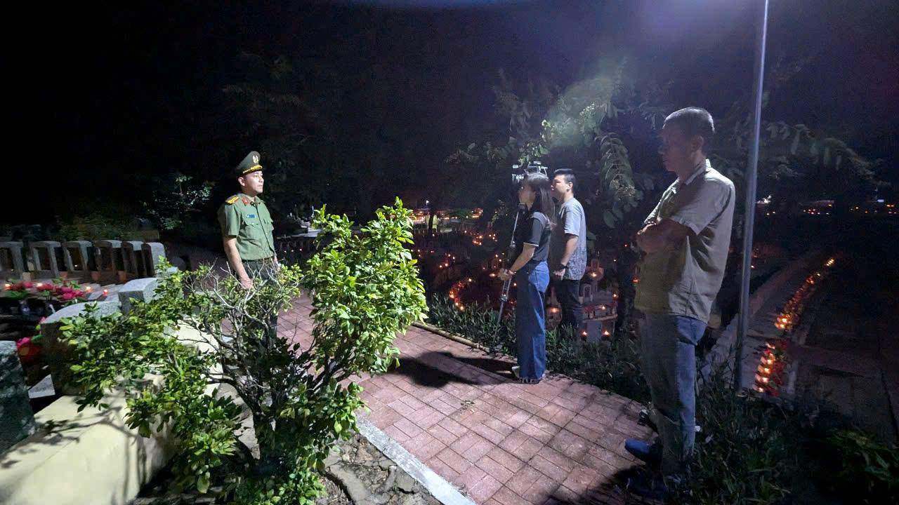 「誓いを守り - 先祖からの英雄歌」は、人民公安兵士を称えるプログラムです。写真:Nguyen Thi