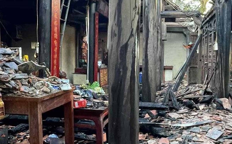 Fire at Bao Quoc pagoda in Ngu Thien commune, Hung Yen province. Photo: Provided by the people