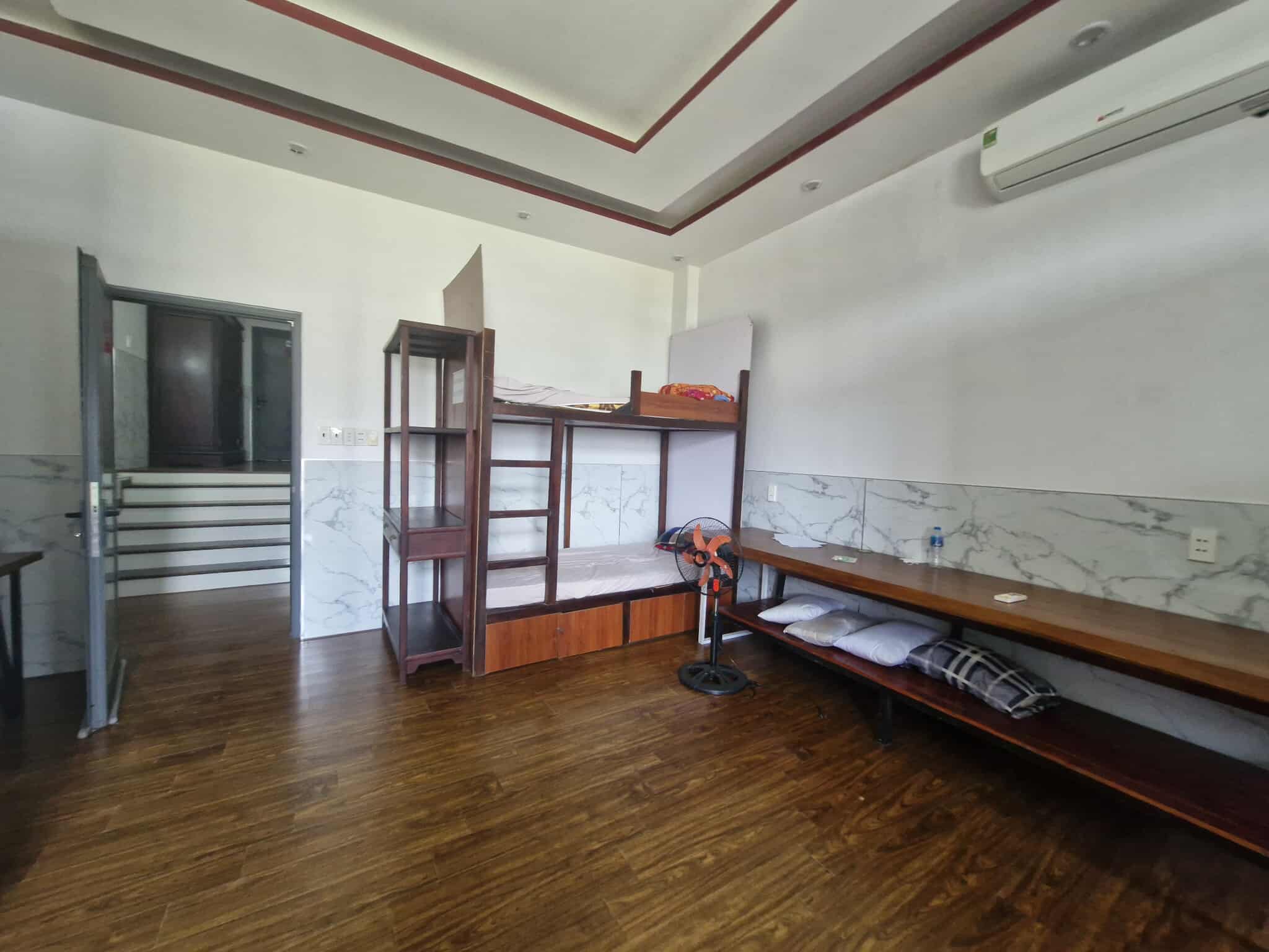 A commercial townhouse on Me Linh Street (Da Nang) is being used by the owner and rented out as a boarding house. Photo: Thu Giang