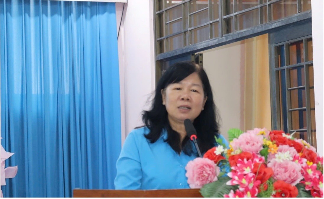 Dong chi Huynh Thi Tuyet Vui, Chu tich LDLD tinh phat bieu tai Hoi nghi. Anh: Luu Hung.