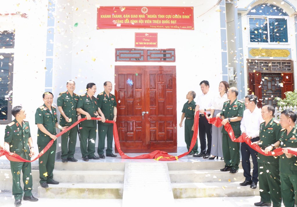 Se acaban de otorgar 40 casas de afecto veterano en Cao Bang. Foto: Dam Kieu