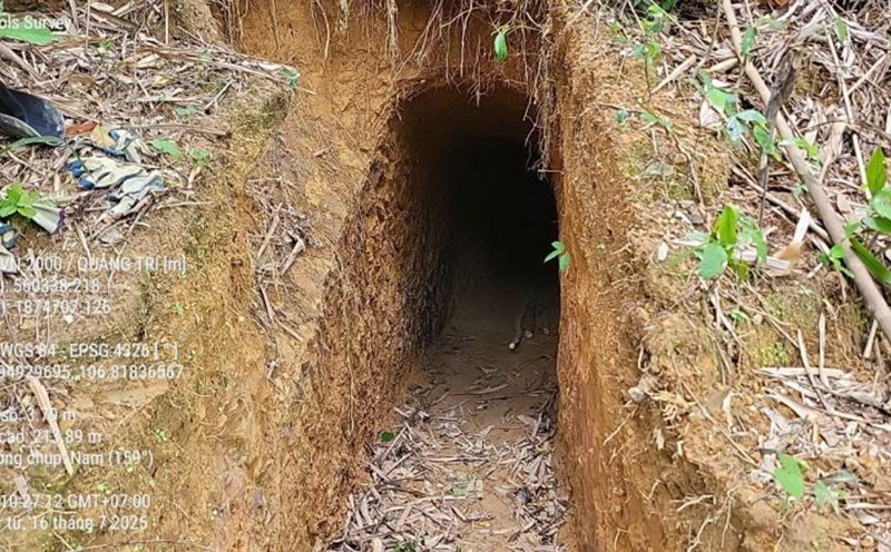 An illegal gold mine in the middle of the protective forest. Photo: PV