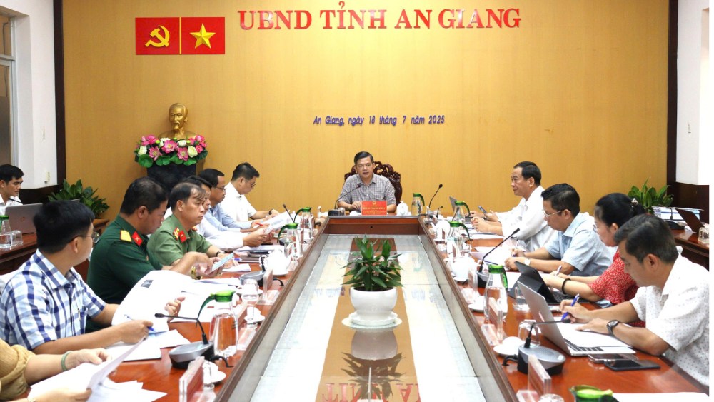 The meeting approved and commented on the draft Comprehensive Project for the implementation of the APEC Conference and the script for the APEC Project Announcement in Phu Quoc. Photo: Ngoc Mai