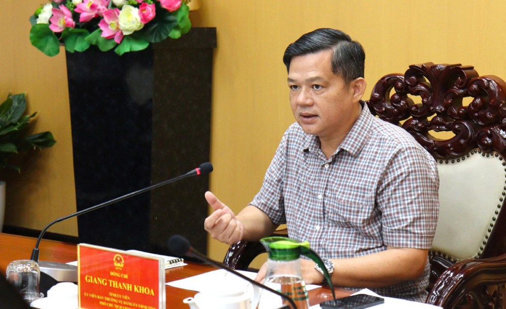 Pho Chu tich UBND tinh An Giang - Giang Thanh Khoa phat bieu tai cuoc hop nghe bao cao De an tong the trien khai Hoi nghi APEC. Anh: Ngoc Mai