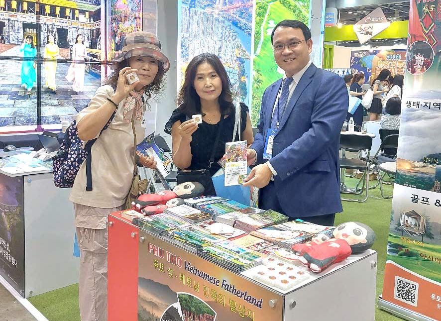 Quay thong tin du lich Phu Tho tai Hoi cho Du lich Quoc te Han Quoc - KITS 2025 thu hut khach tham quan. Anh: Duc Hoa